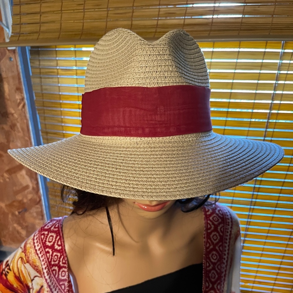 VINCE CAMUTO Ruana and Floppy Hat Set In Neutral Rust - Picture 6 of 12